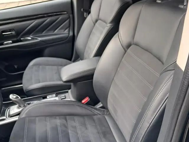 Mitsubishi Outlander 4WD MIVEC PHEV