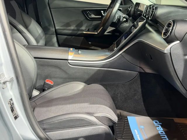 Mercedes-Benz C 200 AVANTGARDE C 200 d Sedan