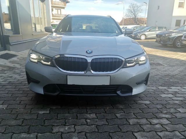 BMW 320 320e Sport Line xDrive