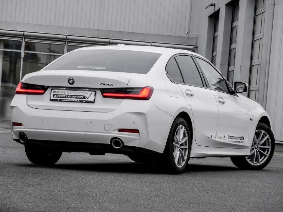 BMW 320 320e Sedan