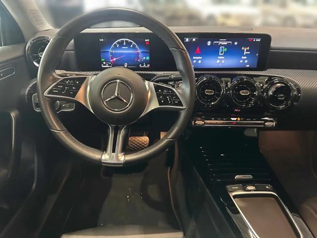 Mercedes-Benz A 180 A 180 d