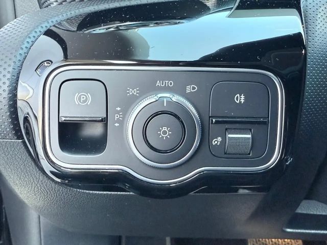 Mercedes-Benz CLA 200 °Shzg°Navi°TWA°Spur°RFK°BT