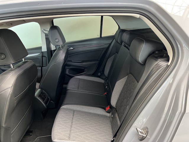 Volkswagen Golf 1.5 eTSI DSG