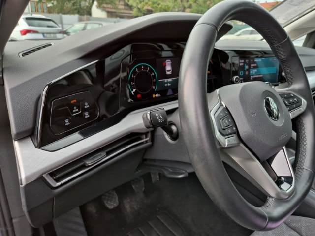 Volkswagen Golf 1.0 TSI Life Variant