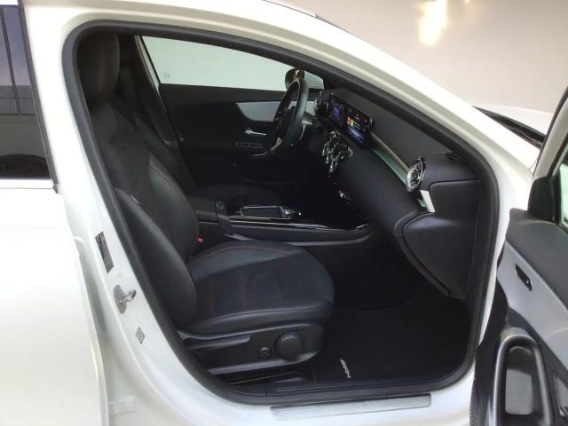 Mercedes-Benz A 200 AMG Line Premium