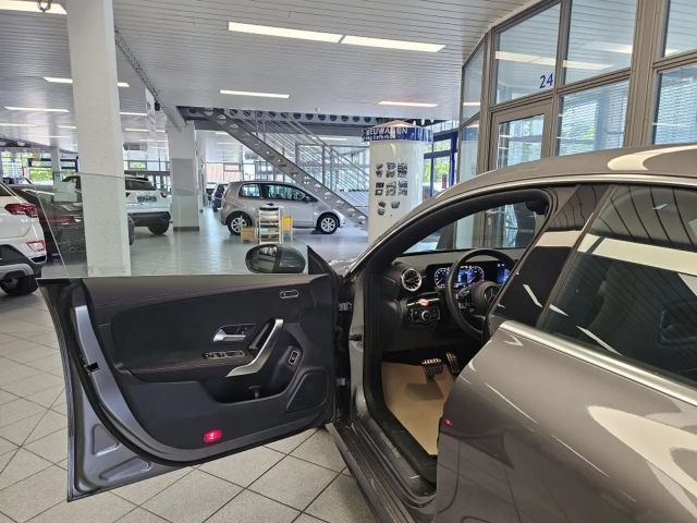 Mercedes-Benz CLA 200 AMG Line Coupé