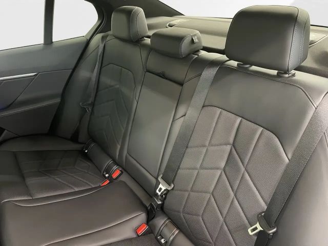 BMW 520 520d M-Sport Sedan