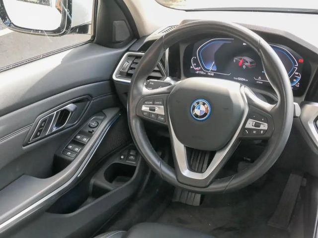 BMW 330 330e Touring xDrive