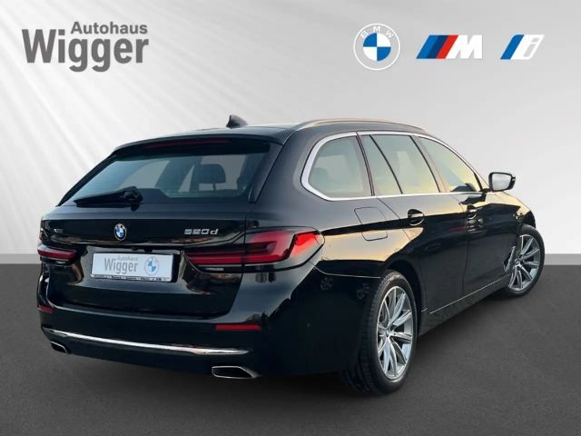 BMW 520 520d Luxury Line Touring xDrive
