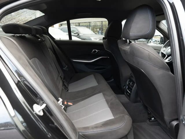 BMW 320 320i M-Sport Sedan