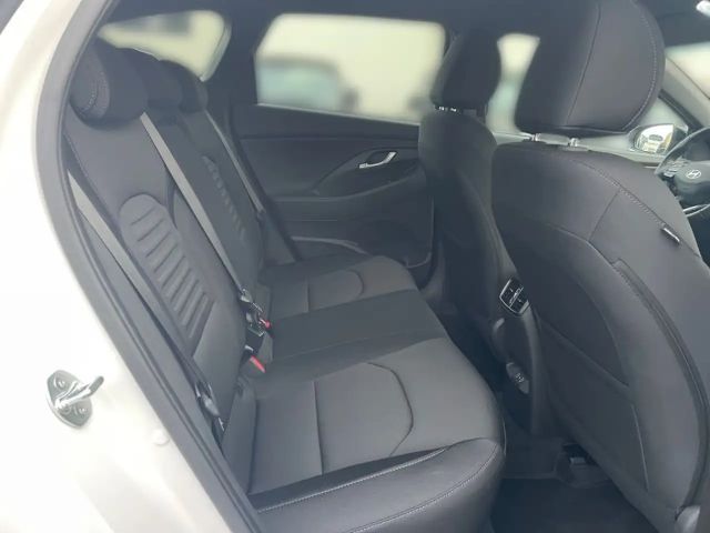 Hyundai i30 Advantage Hybrid T-GDi