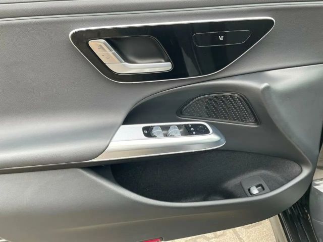 Mercedes-Benz E 200 AVANTGARDE Estate