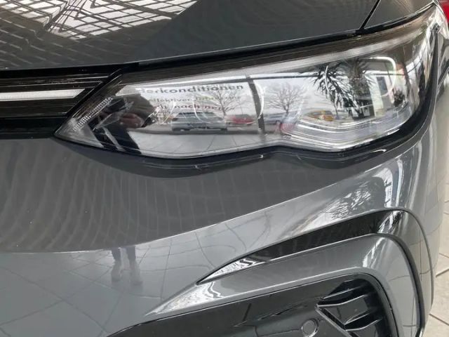 Volkswagen Golf 1.5 eTSI R-Line Style