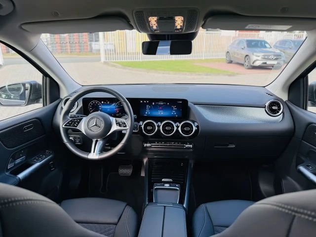 Mercedes-Benz B 200 Progressive Sedan