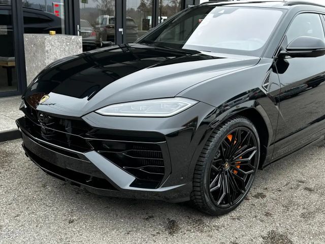 Lamborghini Urus SE *Akrapovic*Carbon-Paket*23"*B&O*Pano*