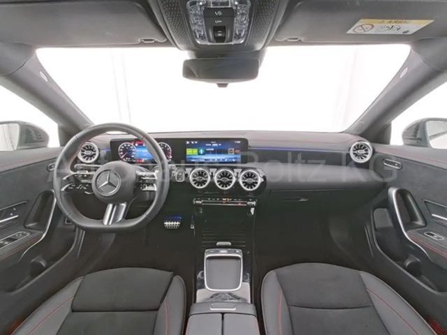 Mercedes-Benz CLA 200 AMG Line Sedan