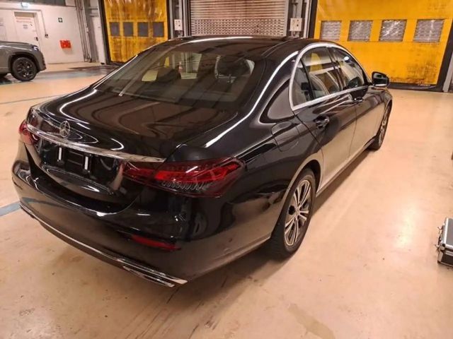 Mercedes-Benz E 220 E 220 d Sedan