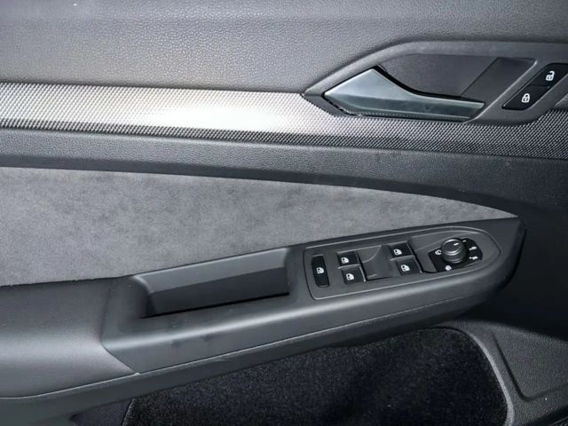 Volkswagen Golf 1.5 eTSI DSG R-Line