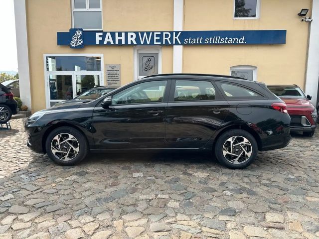 Hyundai i30 New i30 Kombi 1.5 DPi Sondermodell GO*LED,Navi.
