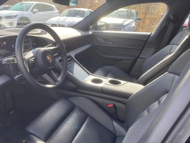 Porsche Taycan 71kWh