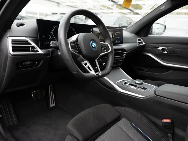 BMW 330 330e M-Sport Touring xDrive