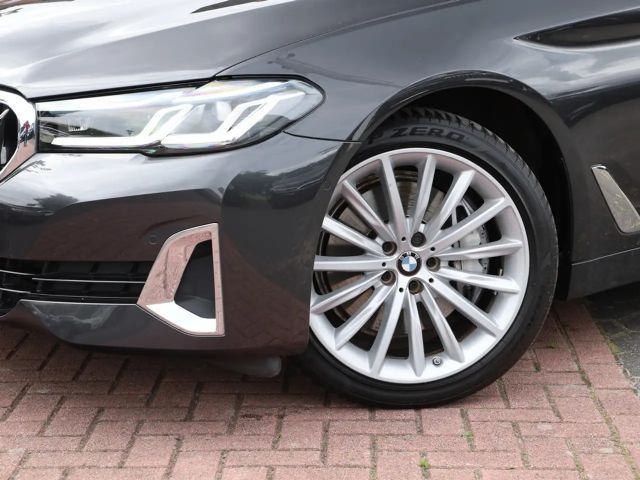 BMW 530 530d Luxury Line Sedan xDrive