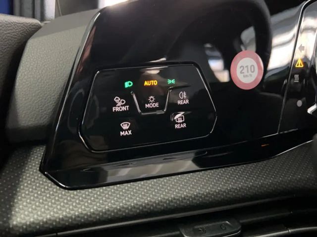 Volkswagen Golf 1.5 eTSI DSG Golf VIII R-Line