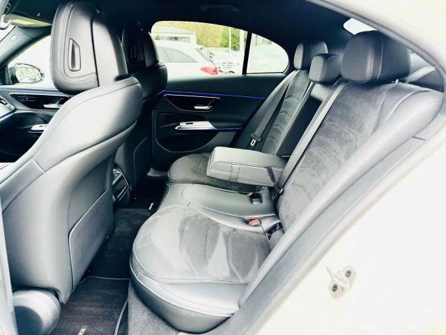 Mercedes-Benz E 220 AMG Line E 220 d Sedan