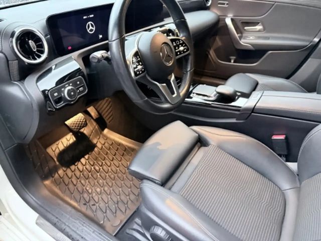 Mercedes-Benz CLA 200 AHK-el. klappb. Navi Digitales Cockpit LED El. Hec
