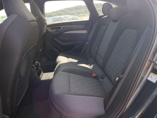 Audi A6 Avant Quattro S-Tronic