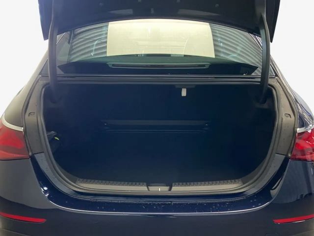 Mercedes-Benz E 200 Sedan