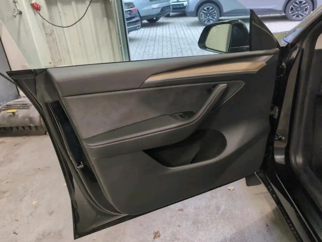 Tesla Model Y AWD Dual Motor Long Range