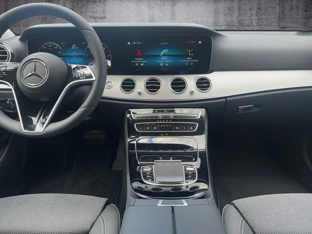 Mercedes-Benz E 220 AVANTGARDE E 220 d Estate