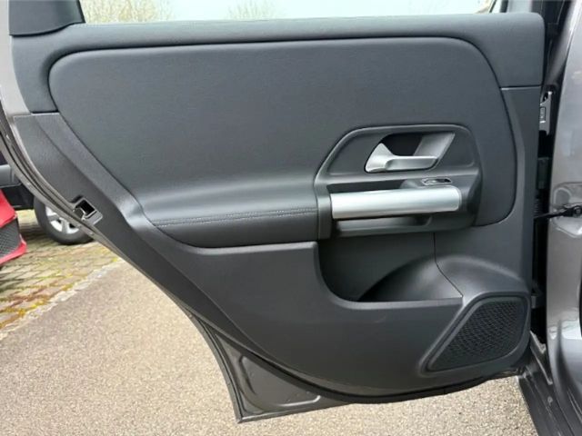 Mercedes-Benz B 180 Progressive Sedan