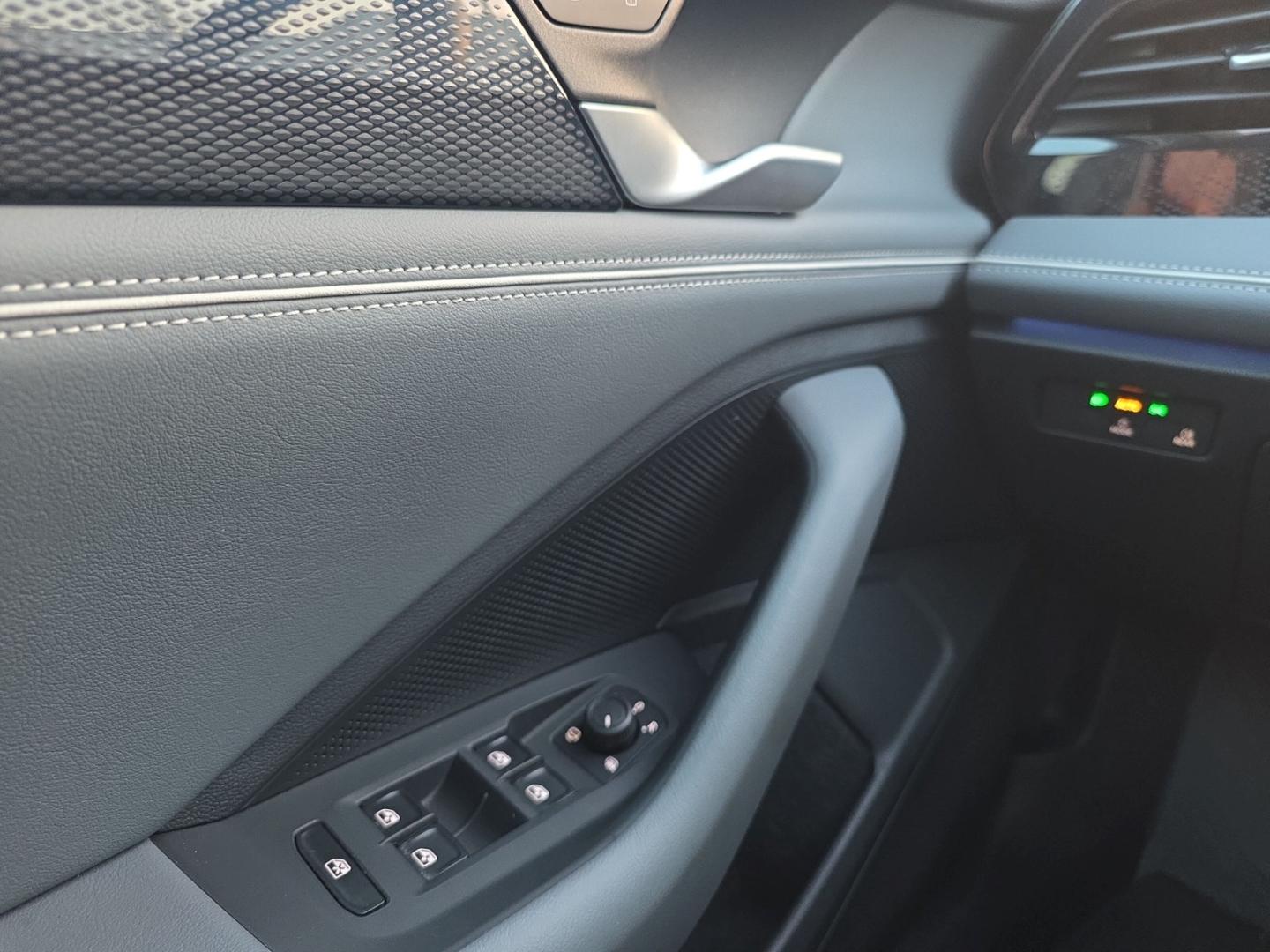 Volkswagen Passat 1.5 eTSI Business Variant