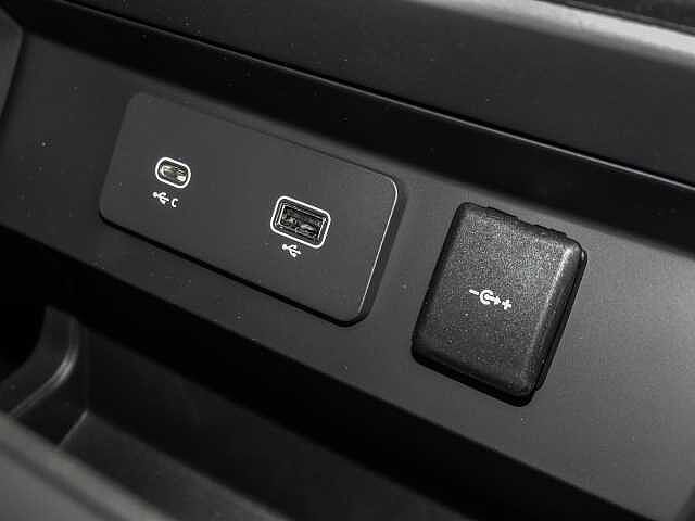 Land Rover Defender 90 Dynamic SE