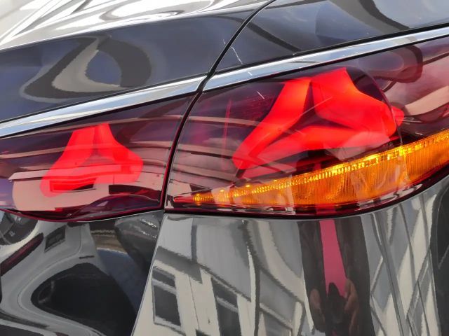 Mercedes-Benz E 200 AVANTGARDE Sedan