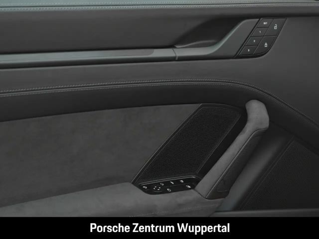 Porsche 992 Cabrio Carrera GTS