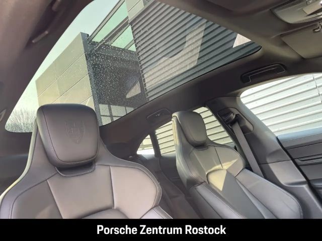 Porsche Taycan 4 Cross Turismo