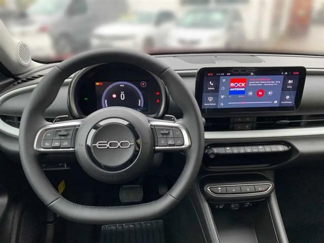 Fiat 600e 1.2 DCT Hybrid PDC Kamera Klimaautomatik CarPlay