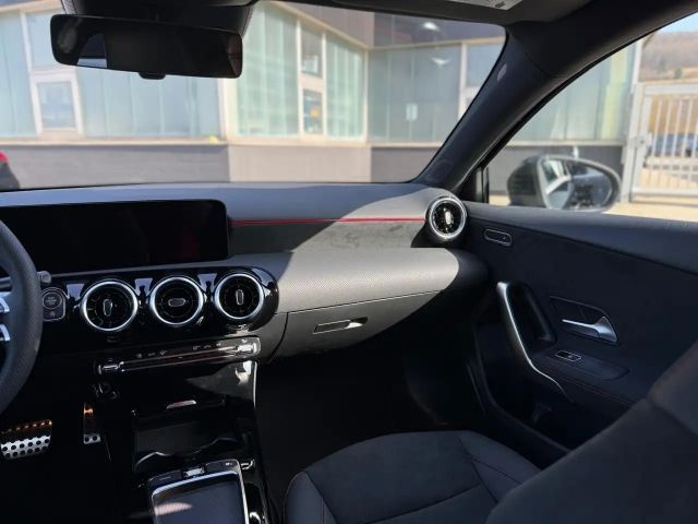 Mercedes-Benz A 180 AMG Line