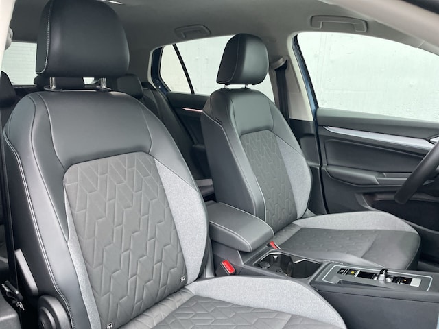 Volkswagen Golf 1.5 eTSI DSG Golf VIII IQ.Drive