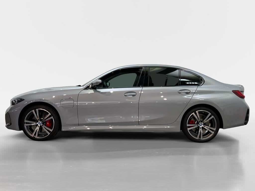 BMW 330 330e Sedan
