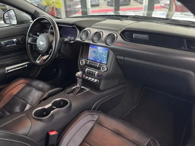 Ford Mustang Fastback GT 5.0 V8