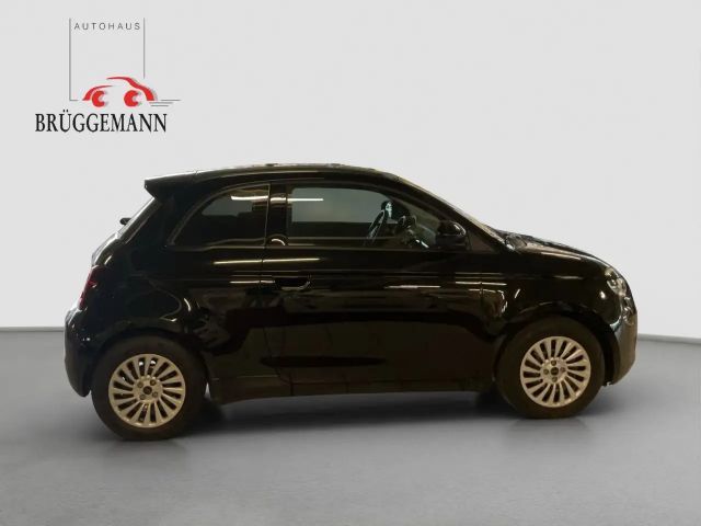 Fiat 500e Action
