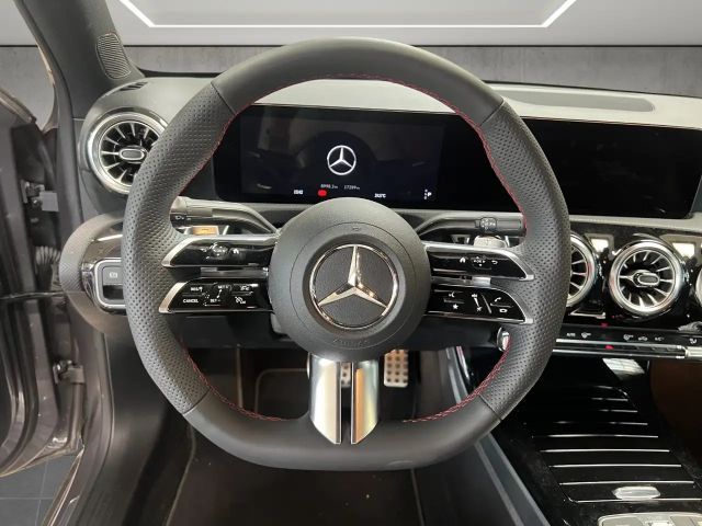 Mercedes-Benz A 220 4MATIC AMG Line