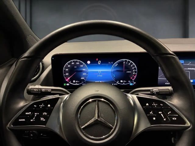 Mercedes-Benz B 250 B 250 e Sedan