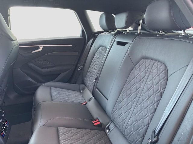 Audi A6 Avant Quattro S-Tronic