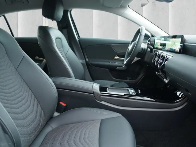 Mercedes-Benz A 180 Hatchback Progressive