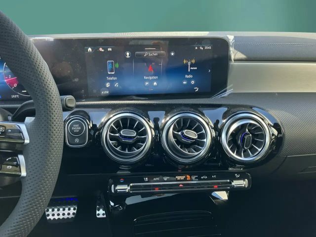 Mercedes-Benz CLA 200 AMG Line Shooting Brake